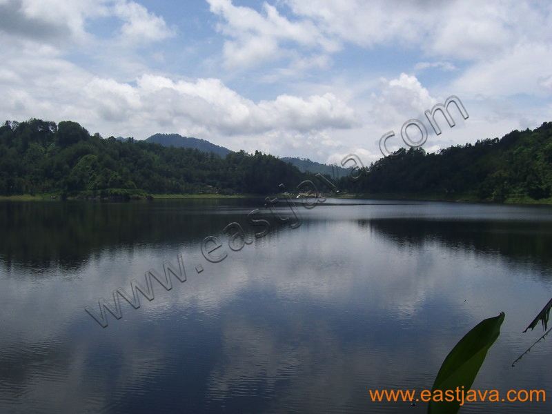 ngebel_lake_ponorogo_1.jpg