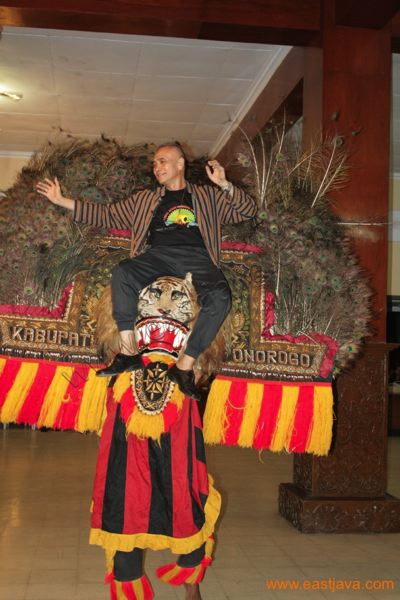 reog_ponorogo_east_java_.jpg