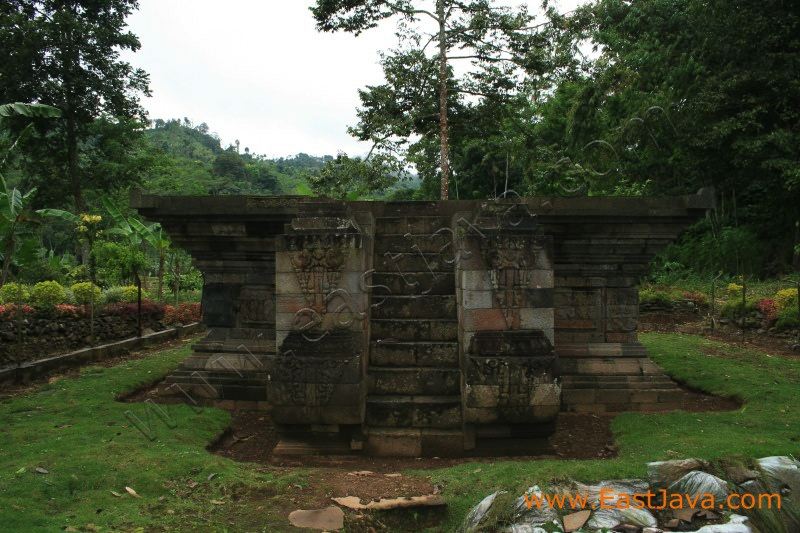 kedaton_temple_probolinggo.jpg