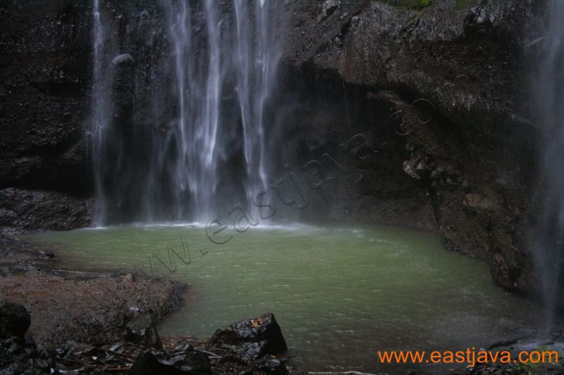 madakaripura_waterfa_3d8e21.jpg