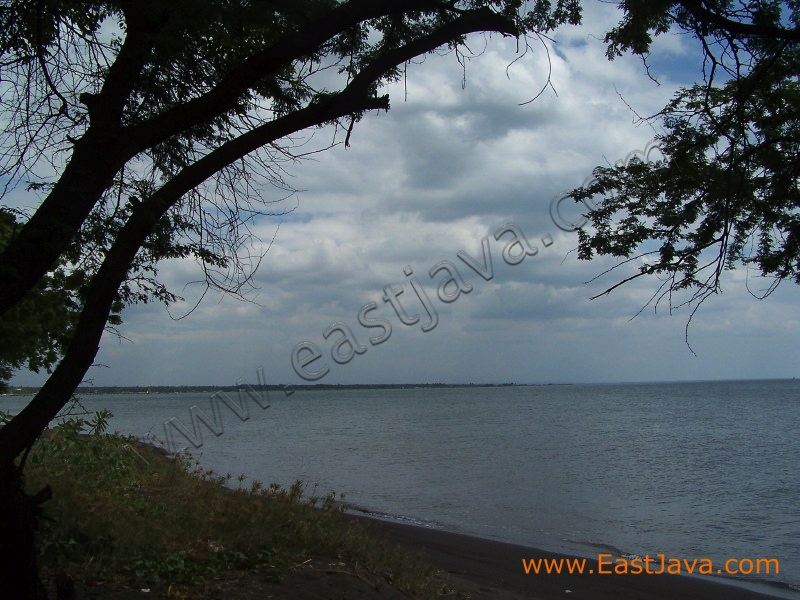 banongan_beach_situbondo_4.jpg