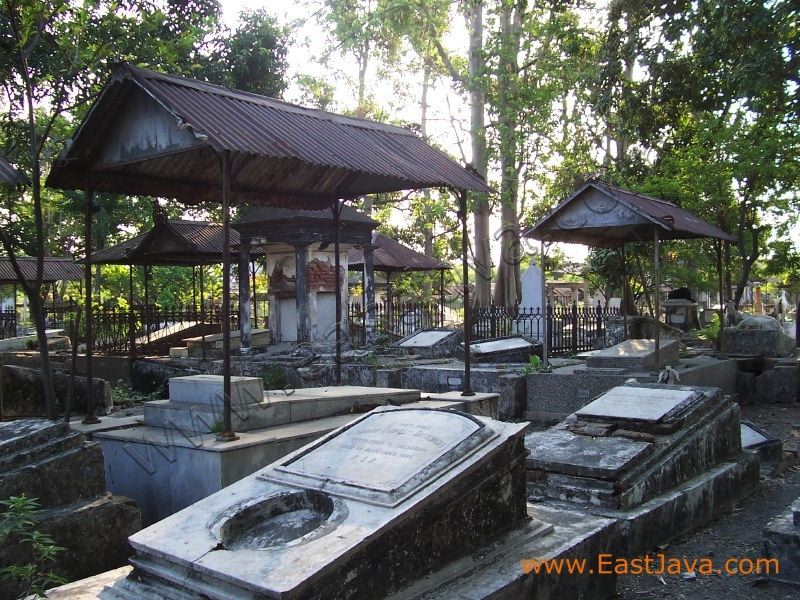peneleh_graveyard_su_3d3b3f.jpg