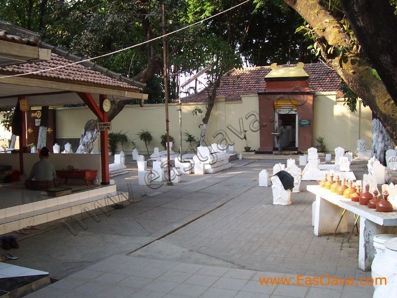 sunan_bungkul_gravey_3d3b5c.jpg