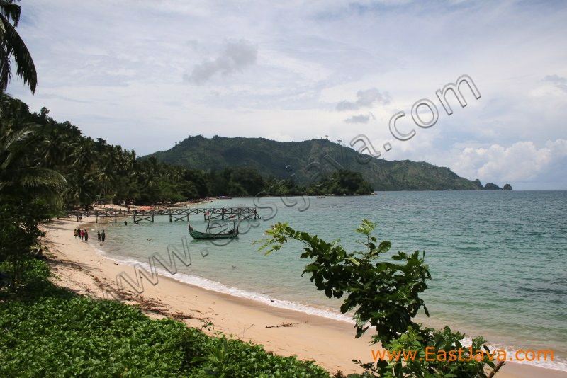 karanggongso_beach_t_3c28d5.jpg