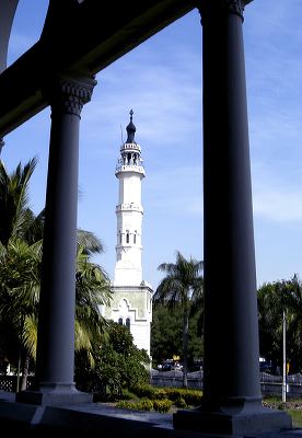 minaret_at_medan__n_1c83963.jpg
