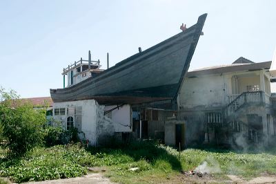 stranded_boat__aceh_1c839d4.jpg