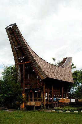 toraja_house__south_1c8398e.jpg