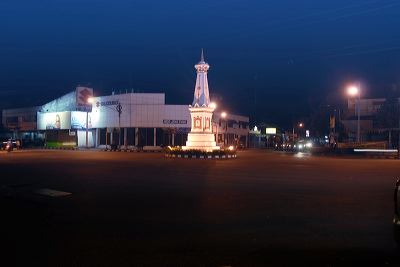 tugu_at_night__yogy_1c839c5.jpg